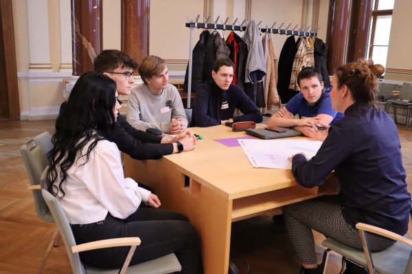 Ve Společenském sále studenti debatovali o kultuře