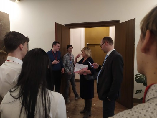 Studentský parlament na návštěvě v Poslanecké sněmovně