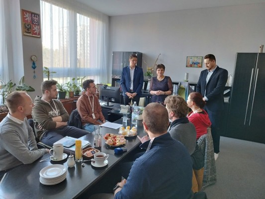 Pět pardubických základních škol má interaktivní vzdělávací panely