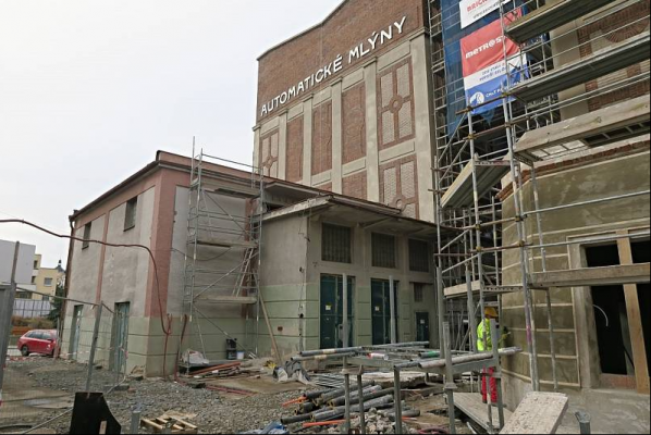 Automatické mlýny si na umělecká díla ještě počkají. Stavba galerie pokračuje