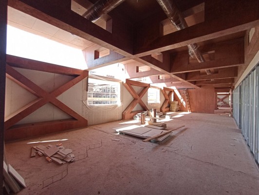 Centrální polytechnické dílny se brzy schovají pod střechu