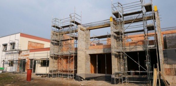 Příprava nových 125 míst v mateřinkách je v plném proudu, na Teplého už dětem zprovoznili novou kuchyň