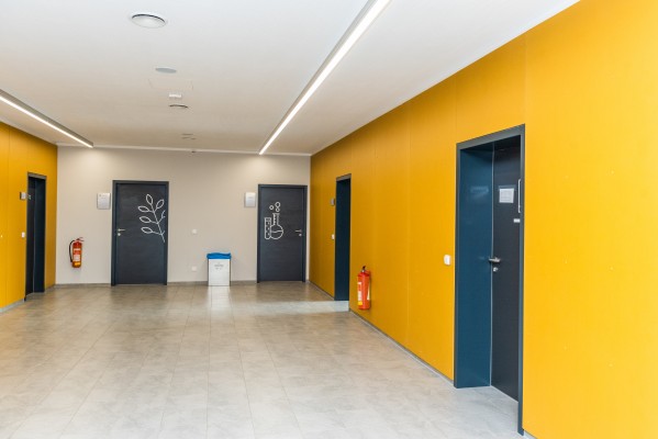 Děti se v nové přístavbě svítkovské ZŠ rozloučily se školním rokem