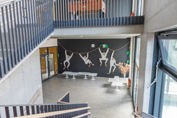 Děti se v nové přístavbě svítkovské ZŠ rozloučily se školním rokem