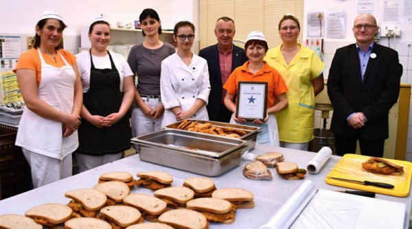 Obědy pro děti v nouzi