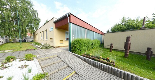 Vstup do mateřské školy v Pardubičkách