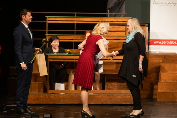 Páteční večer v divadle přinesl další oceněné pedagogy