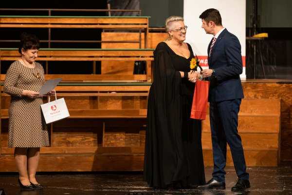 Páteční večer v divadle přinesl další oceněné pedagogy