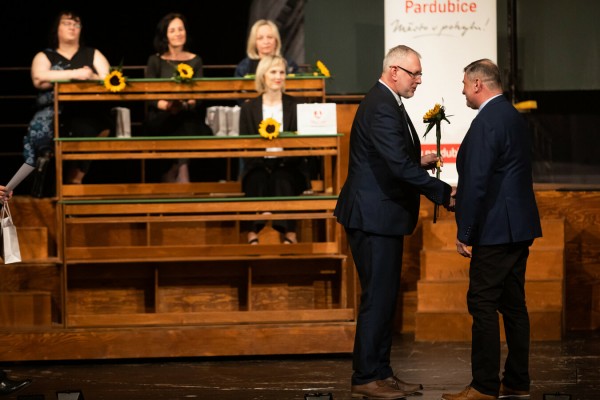 Páteční večer v divadle přinesl další oceněné pedagogy