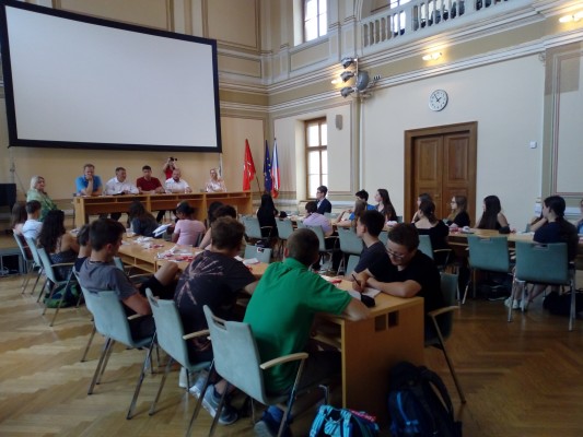 Setkání dětského a studentského parlamentu s představiteli města
