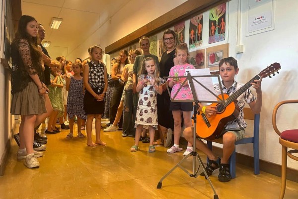 Vernisáž výstavy výtvarky v galerii "Chodba"