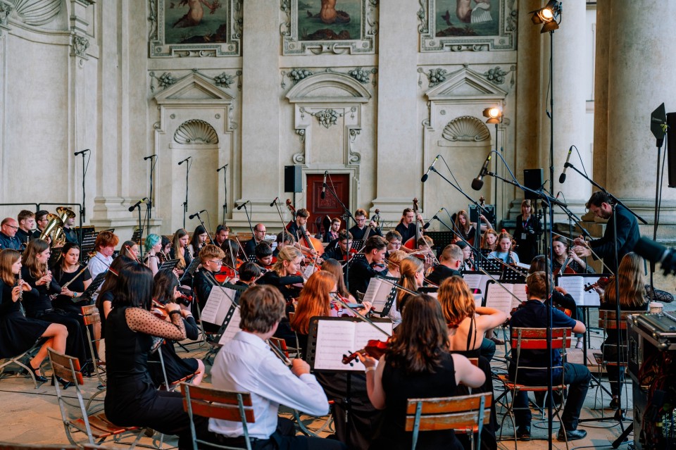 Pardubické ZUŠ zazářily ve finále jubilejního festivalu ZUŠ Open ve Valdštejnské zahradě