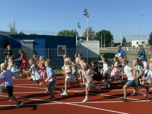ZŠ Prodloužená v Polabinách přivítala nový školní rok otevřením moderního sportovního hřiště